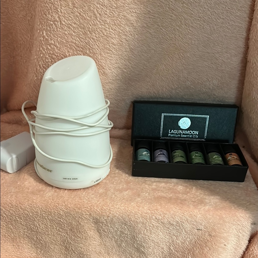 LagunaMoon Essential Oil Set with White Diffuser